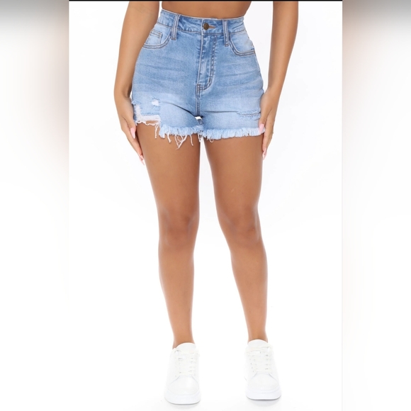 Fashion Nova- You're a Star Cut Off Denim Shorts *NWT* - Picture 2 of 10